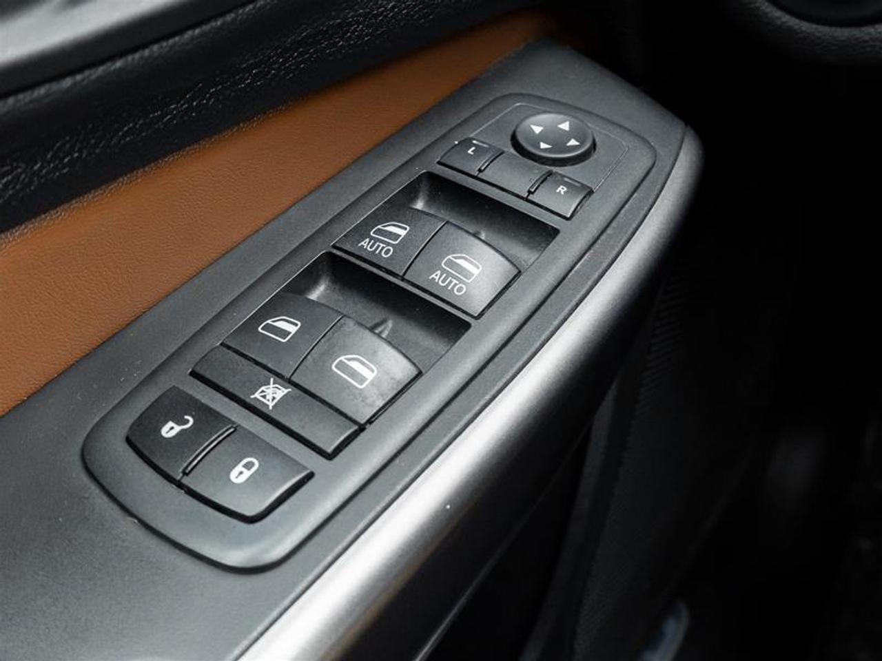 2020 Jeep Cherokee Overland 4dr 4x4 Photo