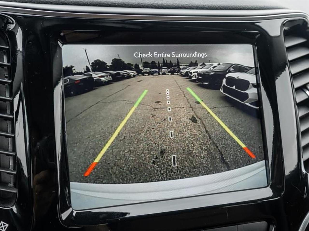 2020 Jeep Cherokee Overland 4dr 4x4 Photo