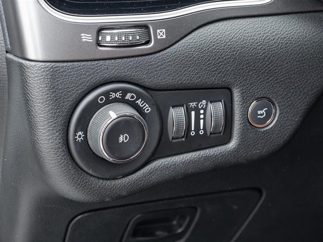 2020 Jeep Cherokee Overland 4dr 4x4 Photo