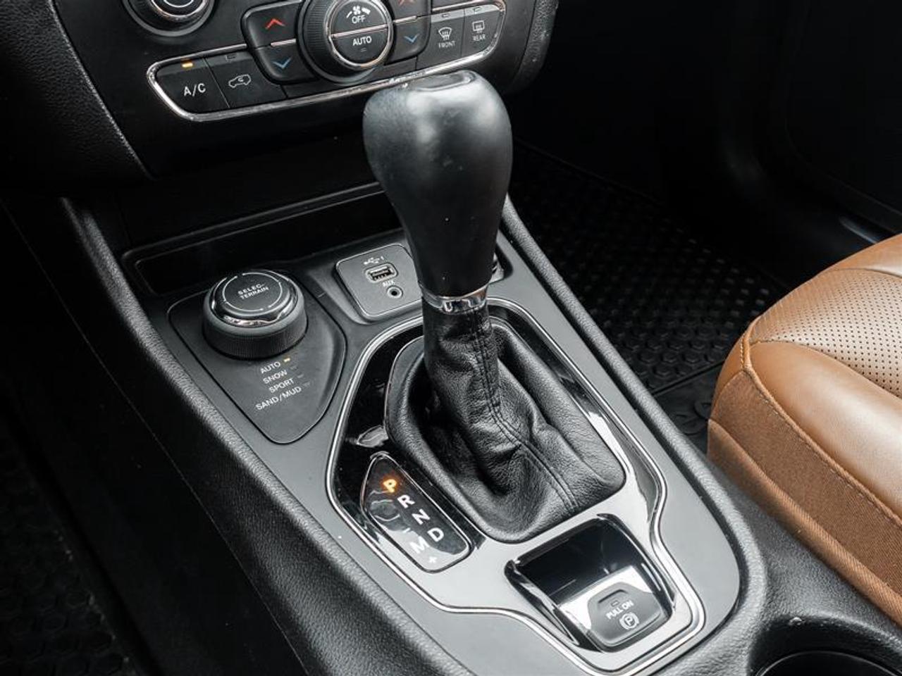 2020 Jeep Cherokee Overland 4dr 4x4 Photo
