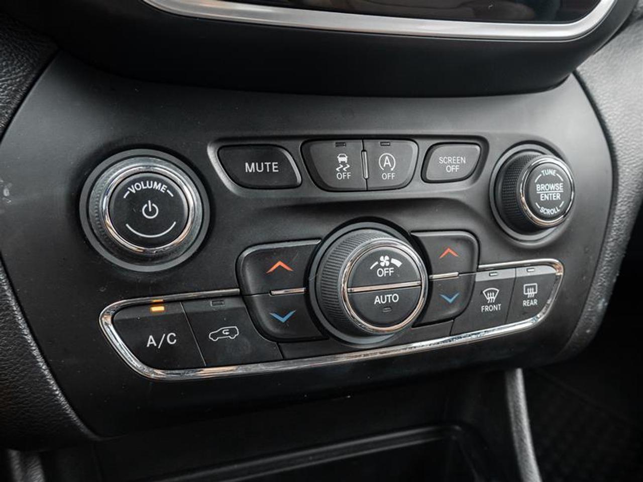 2020 Jeep Cherokee Overland 4dr 4x4 Photo