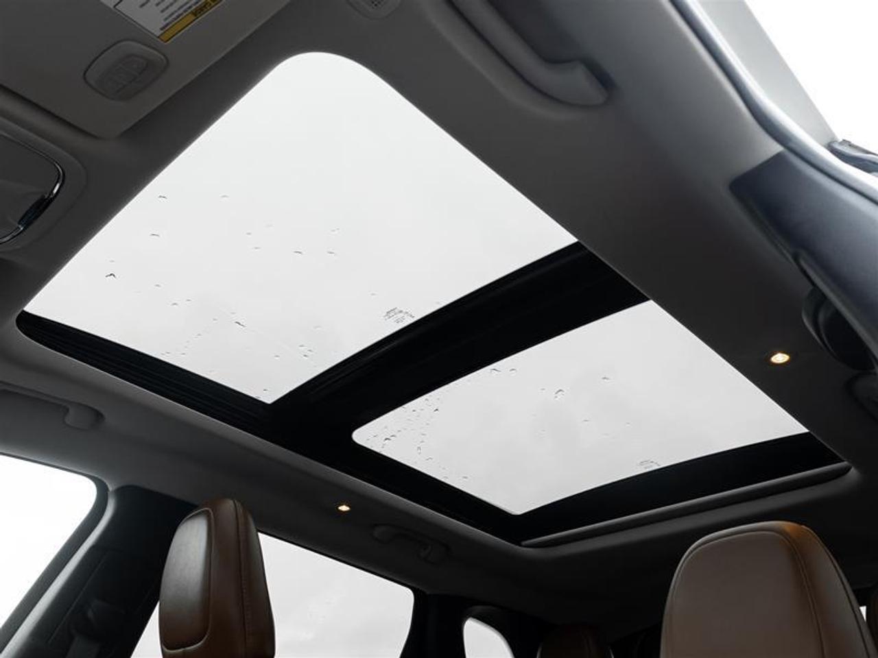 2020 Jeep Cherokee Overland 4dr 4x4 Photo