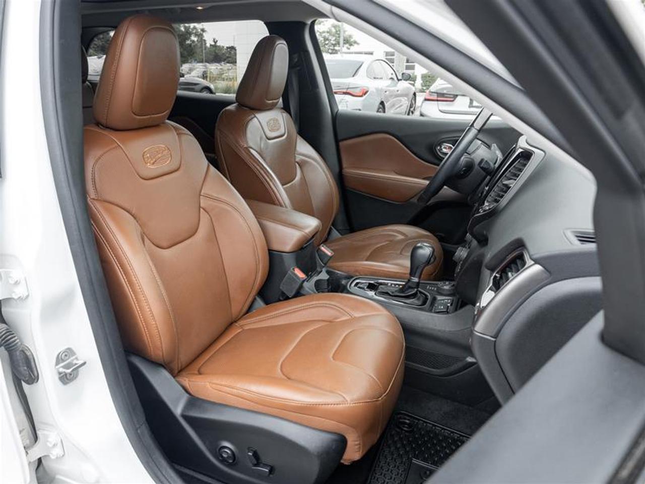 2020 Jeep Cherokee Overland 4dr 4x4 Photo