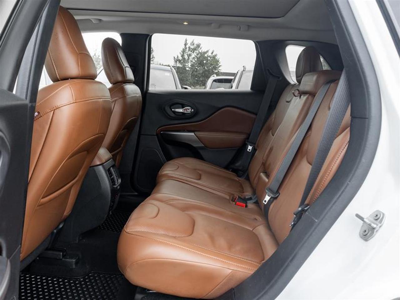 2020 Jeep Cherokee Overland 4dr 4x4 Photo