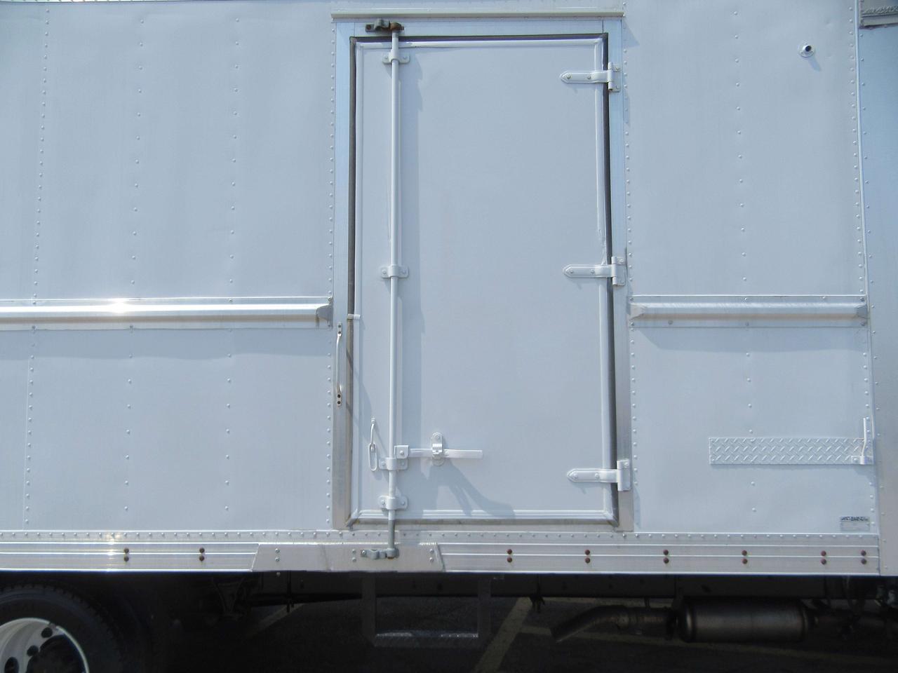 2023 International CV 515 20FT REEFER BOX WITH CARRIER S7 REEFER Photo2