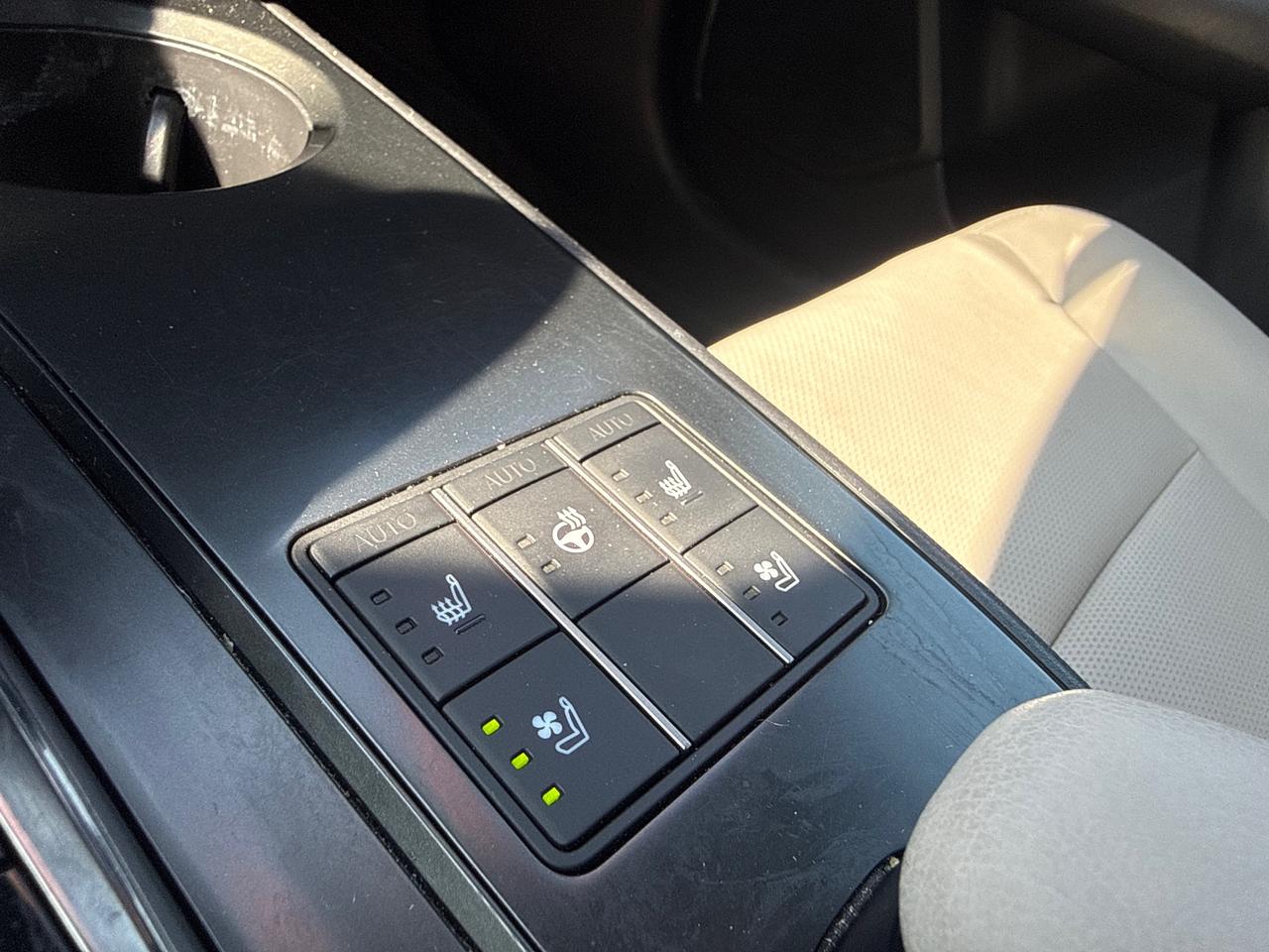 2025 Lexus UX 300H Base 4dr All-Wheel Drive Photo