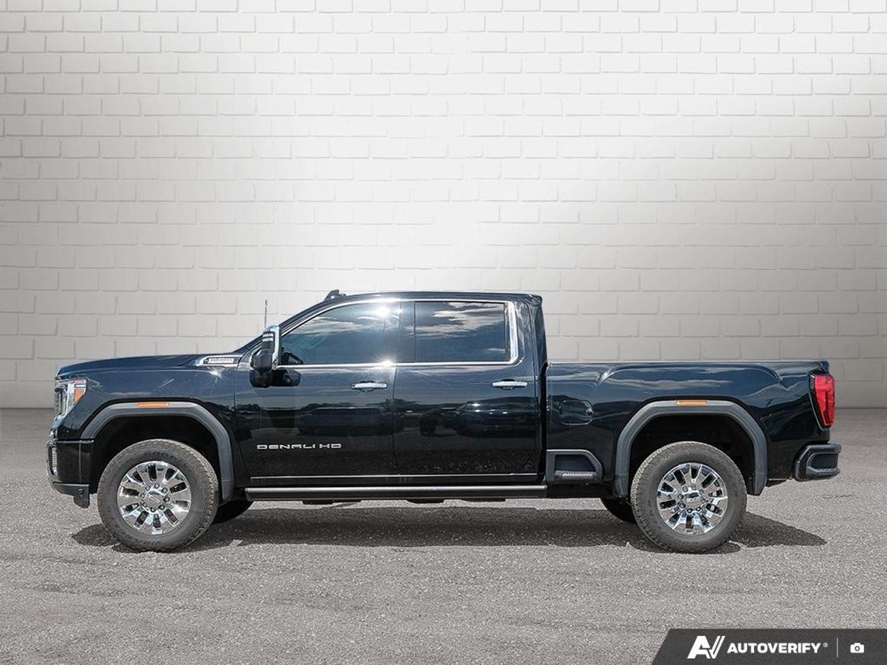 2023 GMC SIERRA 2500HD 4WD Crew Cab Standard Box Denali Photo1