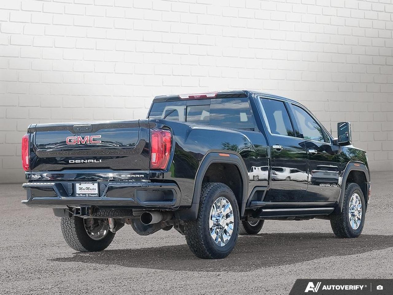 2023 GMC SIERRA 2500HD 4WD Crew Cab Standard Box Denali Photo4