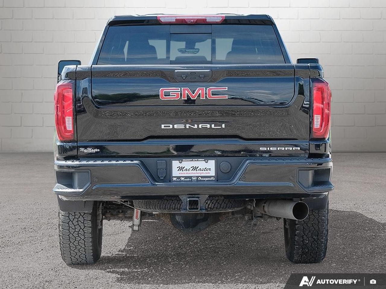 2023 GMC SIERRA 2500HD 4WD Crew Cab Standard Box Denali Photo3