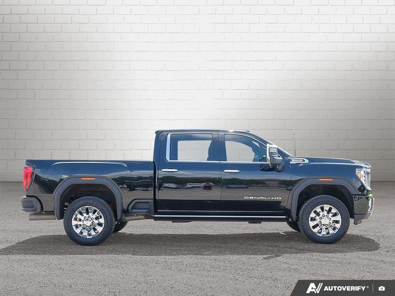 2023 GMC SIERRA 2500HD 4WD Crew Cab Standard Box Denali Photo