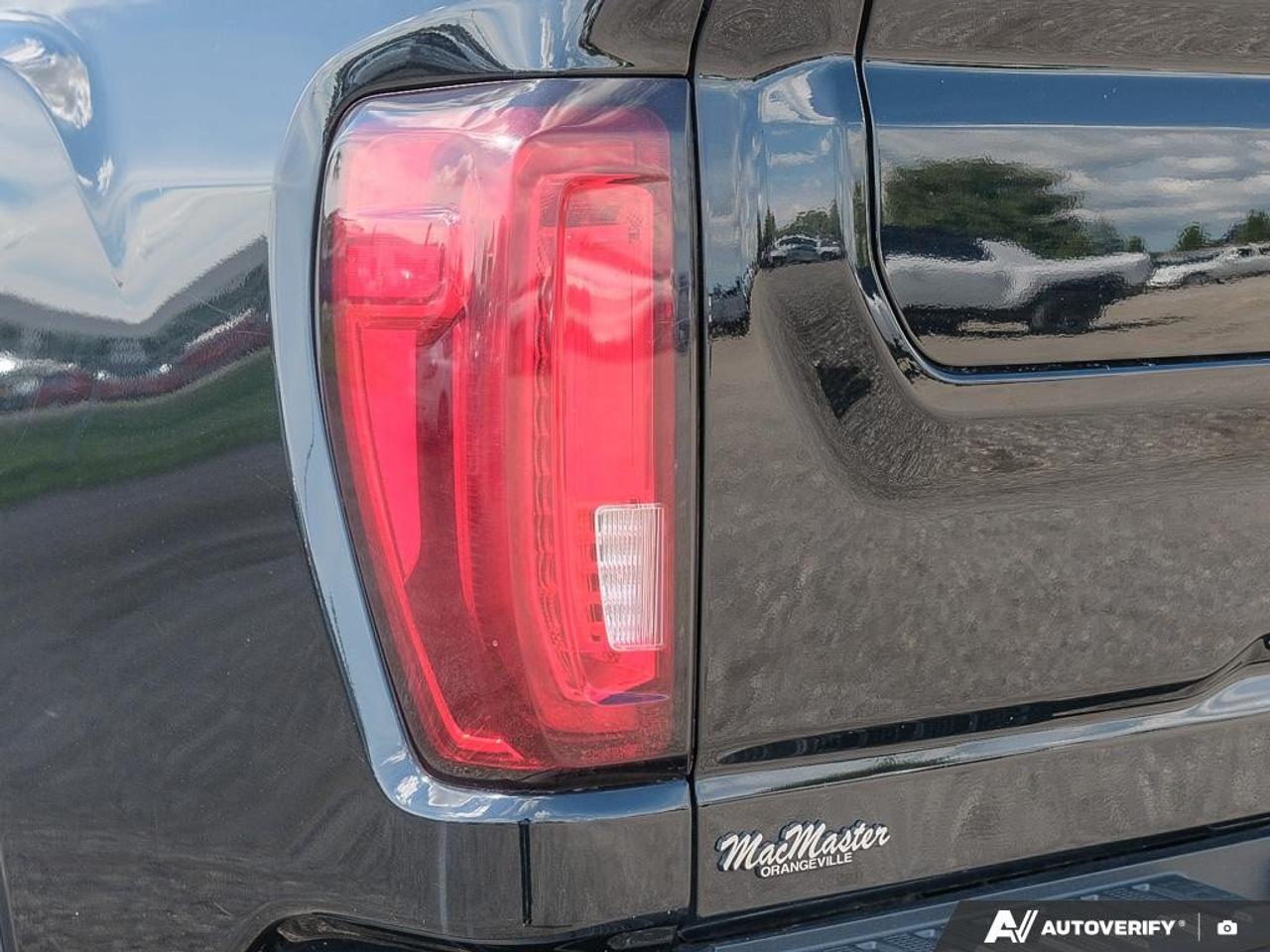 2023 GMC SIERRA 2500HD 4WD Crew Cab Standard Box Denali Photo