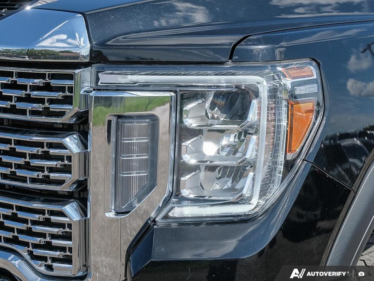 2023 GMC SIERRA 2500HD 4WD Crew Cab Standard Box Denali Photo