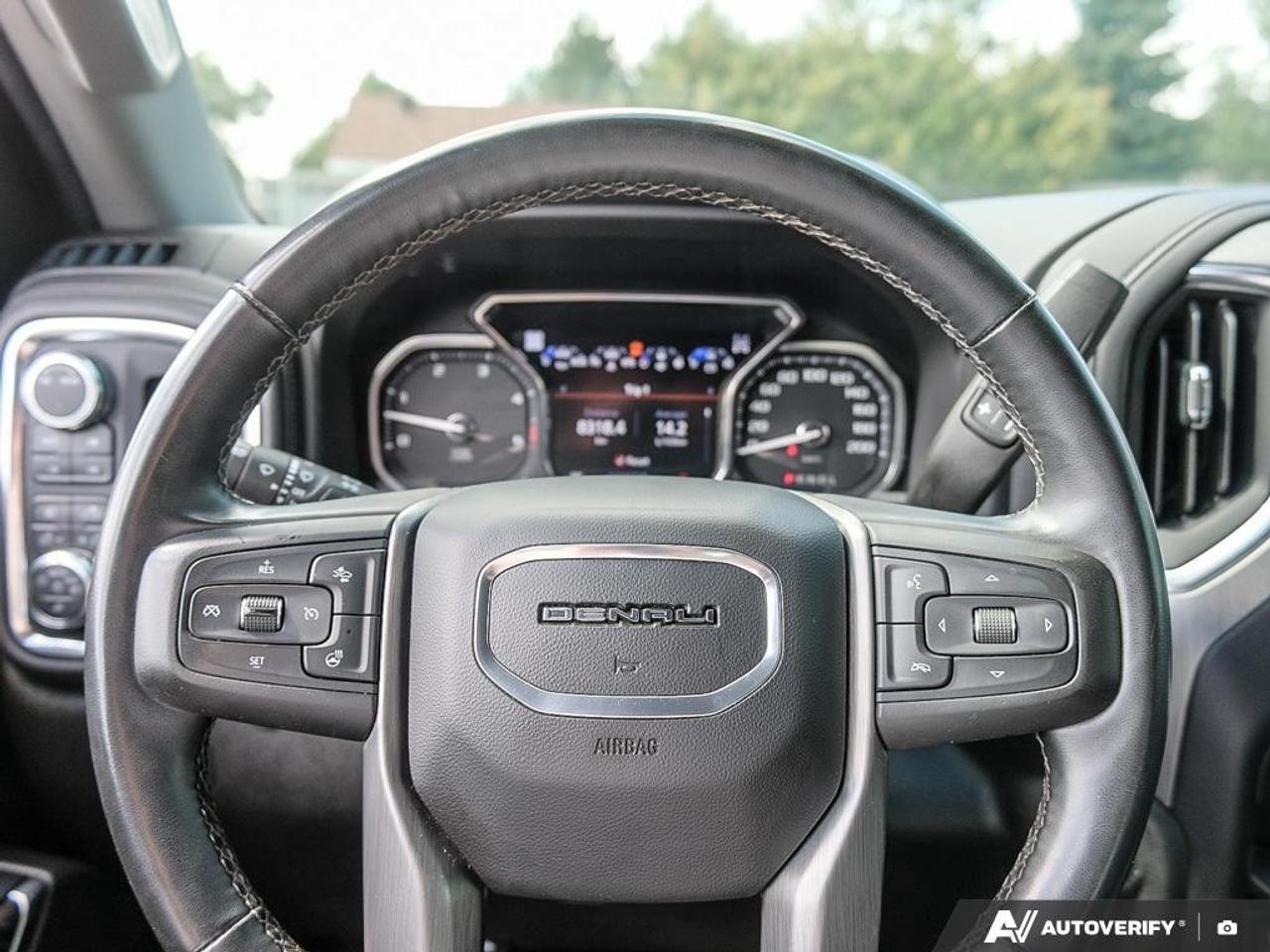 2023 GMC SIERRA 2500HD 4WD Crew Cab Standard Box Denali Photo