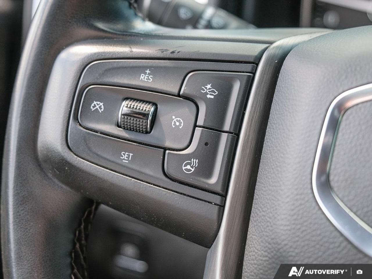 2023 GMC SIERRA 2500HD 4WD Crew Cab Standard Box Denali Photo