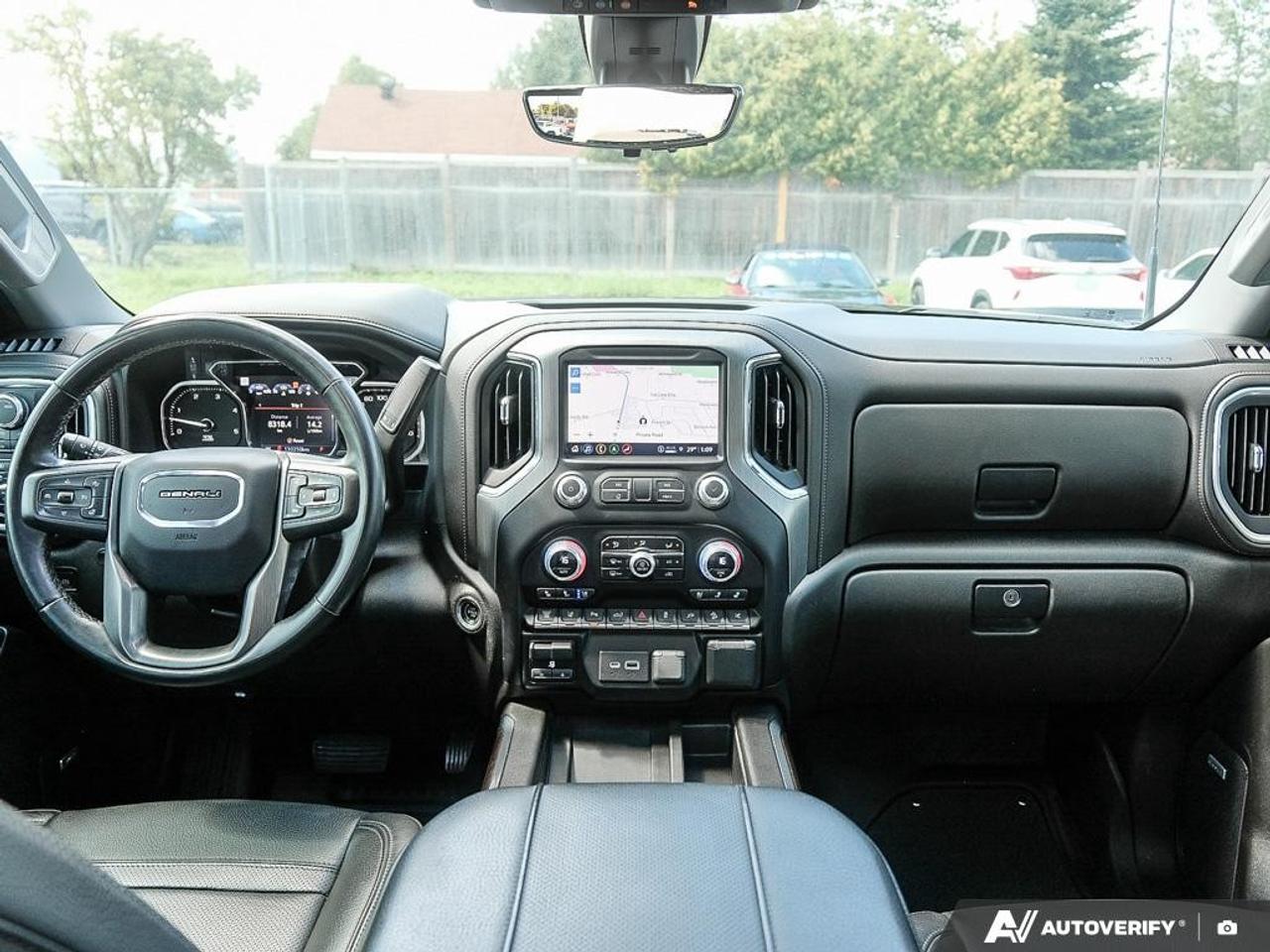 2023 GMC SIERRA 2500HD 4WD Crew Cab Standard Box Denali Photo