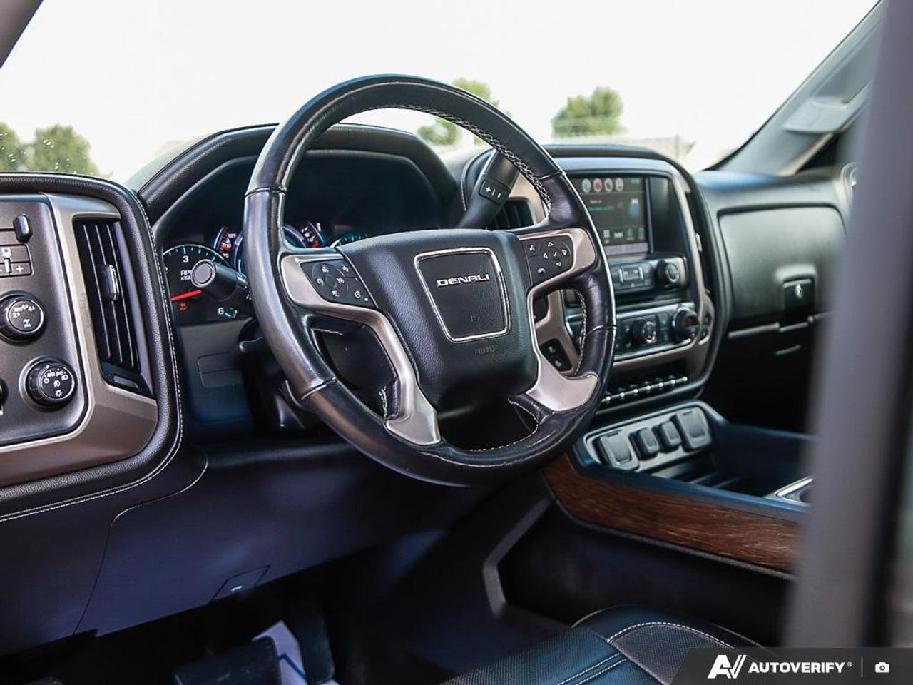 2018 GMC Sierra 1500 4WD Crew Cab Short Box Denali Photo