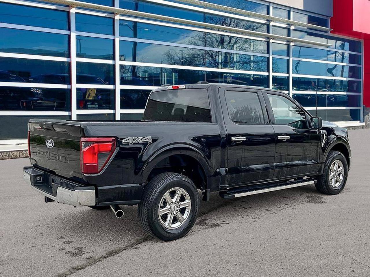 2025 Ford F-150 XLT | 3.5L EcoBoost | Clean CarFax | Blind-Spot | Apple CarPlay | Android Auto | Lane Keep | Photo4