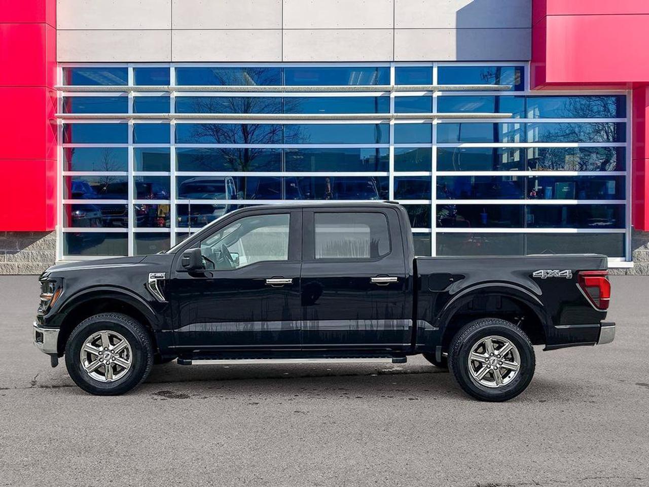 2025 Ford F-150 XLT | 3.5L EcoBoost | Clean CarFax | Blind-Spot | Apple CarPlay | Android Auto | Lane Keep | Photo5