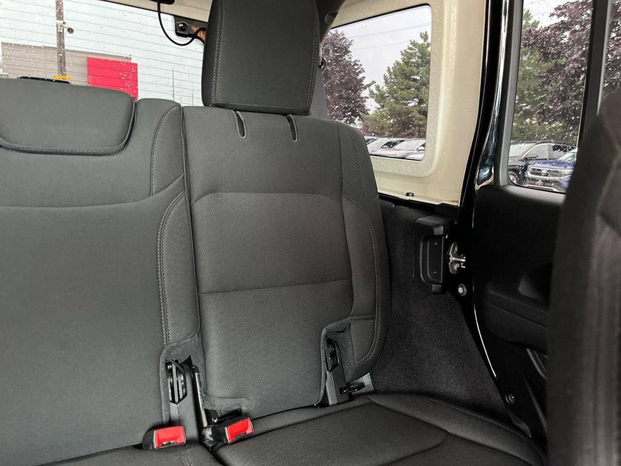 2022 Jeep Wrangler Unlimited Sport | One owner | Low Kilometers | CarPlay | Android Auto | Push Button Start | Photo