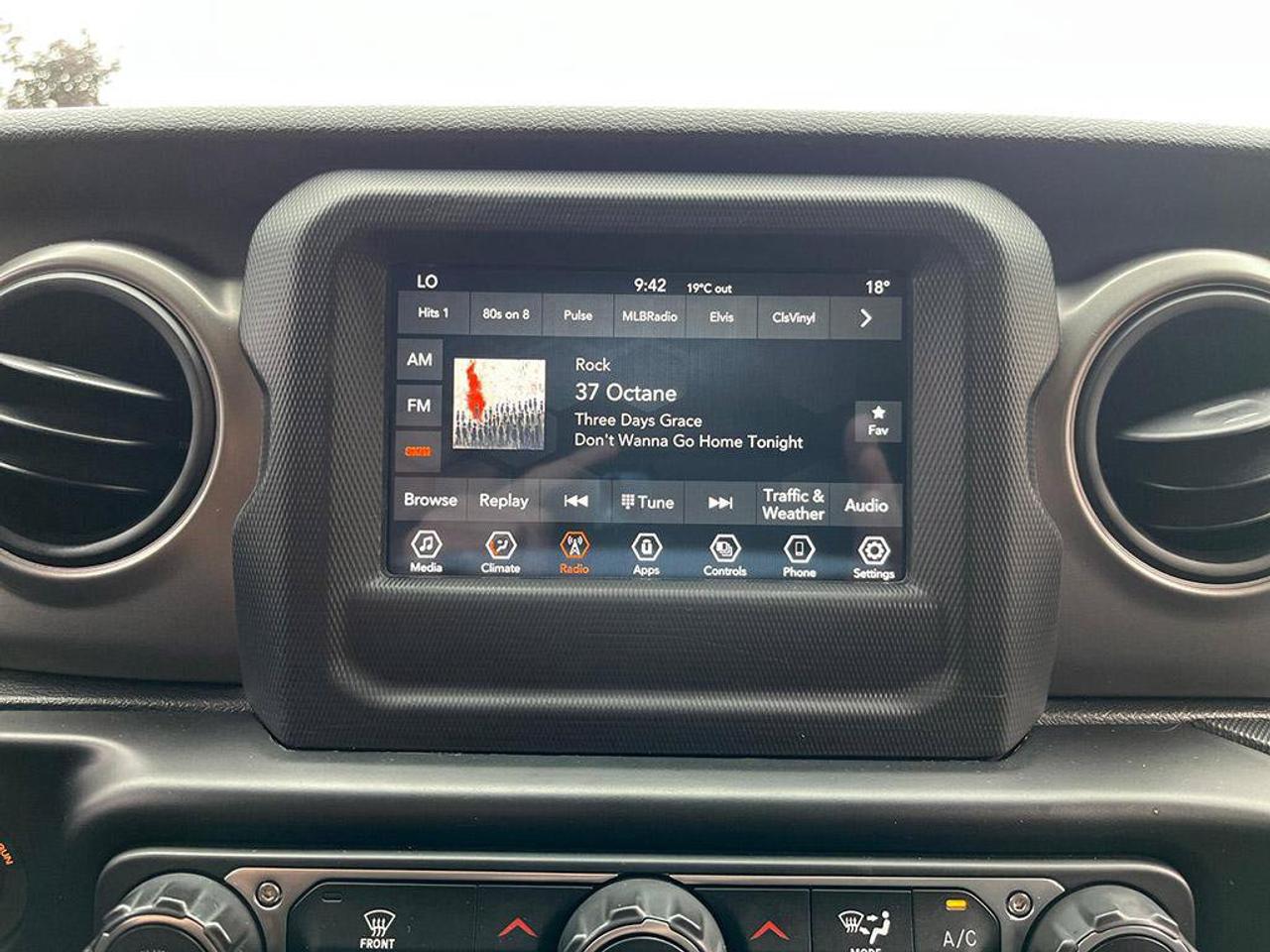 2022 Jeep Wrangler Unlimited Sport | One owner | Low Kilometers | CarPlay | Android Auto | Push Button Start | Photo