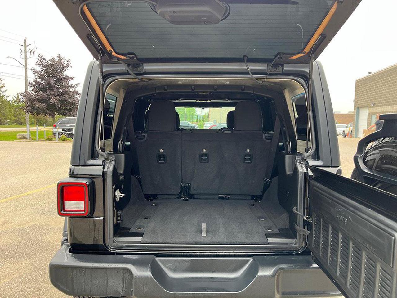 2022 Jeep Wrangler Unlimited Sport | One owner | Low Kilometers | CarPlay | Android Auto | Push Button Start | Photo