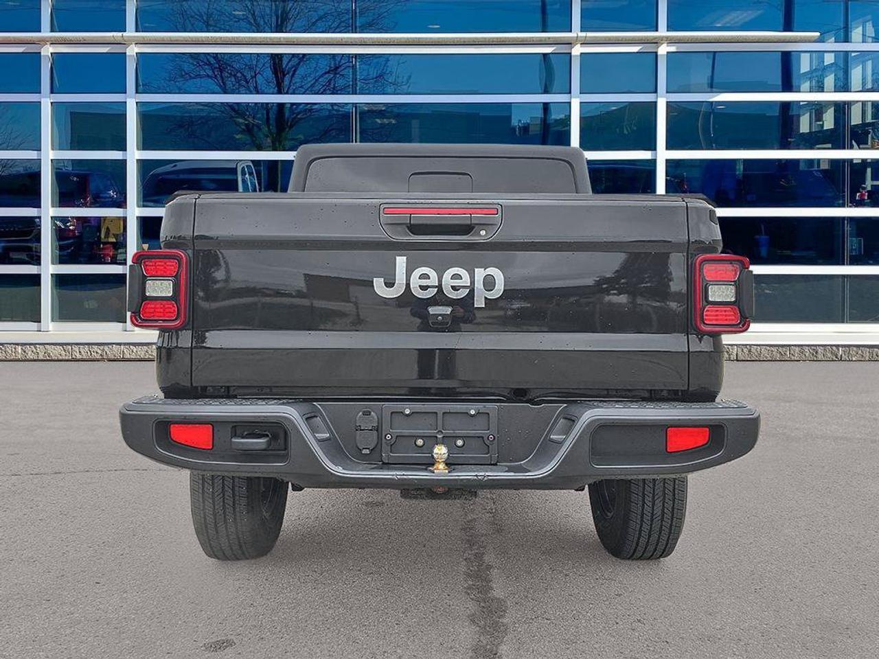 2020 Jeep Gladiator Overland | New Front Brakes | Low KMS | Clean CarFax Report | Great Shape | Navigation | Alpine Aud. Photo