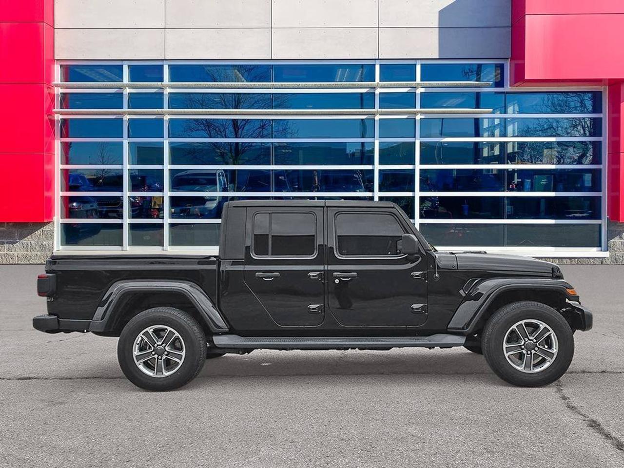 2020 Jeep Gladiator Overland | New Front Brakes | Low KMS | Clean CarFax Report | Great Shape | Navigation | Alpine Aud. Photo