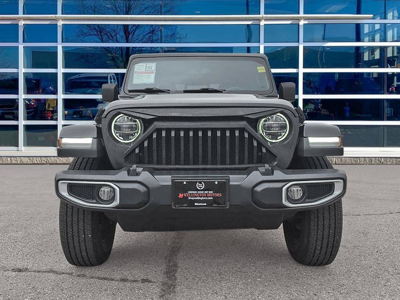 2020 Jeep Gladiator Overland | New Front Brakes | Low KMS | Clean CarFax Report | Great Shape | Navigation | Alpine Aud. Photo