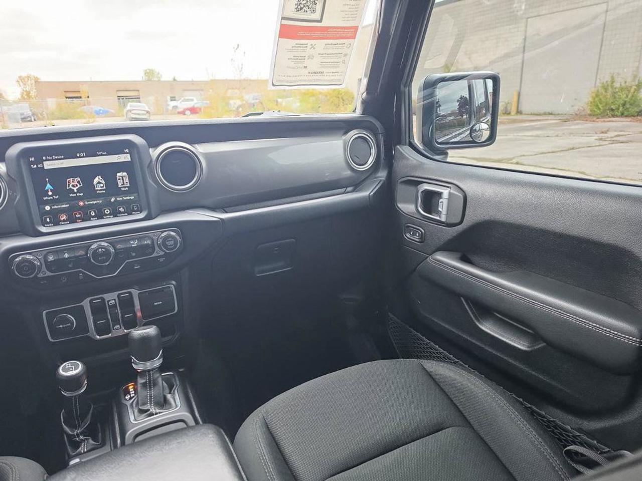 2020 Jeep Gladiator Overland | New Front Brakes | Low KMS | Clean CarFax Report | Great Shape | Navigation | Alpine Aud. Photo