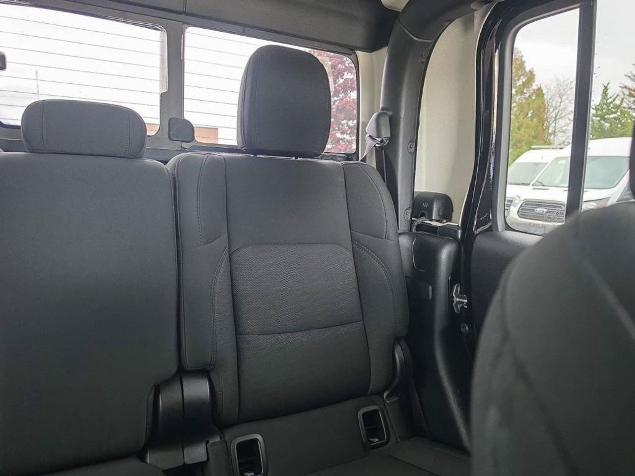 2020 Jeep Gladiator Overland | New Front Brakes | Low KMS | Clean CarFax Report | Great Shape | Navigation | Alpine Aud. Photo