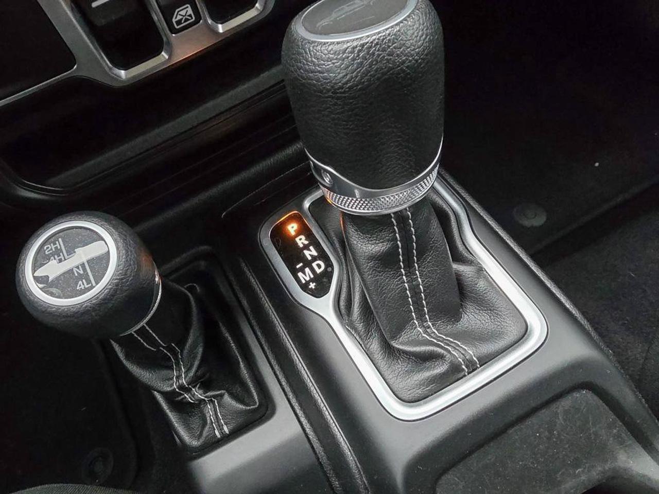 2020 Jeep Gladiator Overland | New Front Brakes | Low KMS | Clean CarFax Report | Great Shape | Navigation | Alpine Aud. Photo