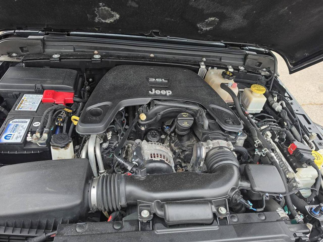 2020 Jeep Gladiator Overland | New Front Brakes | Low KMS | Clean CarFax Report | Great Shape | Navigation | Alpine Aud. Photo