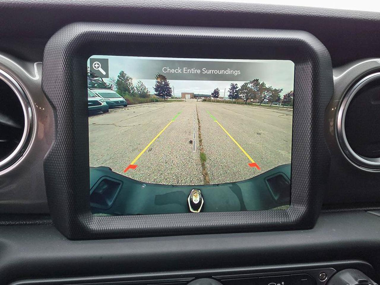 2020 Jeep Gladiator Overland | New Front Brakes | Low KMS | Clean CarFax Report | Great Shape | Navigation | Alpine Aud. Photo
