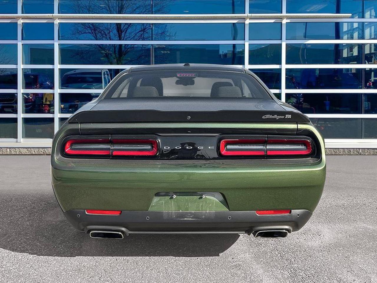 2022 Dodge Challenger R/T T/A | Six Speed Manual | HEMI V8 | Low Kilometers | One Owner | Clean CarFax | Brembo Brakes Photo3