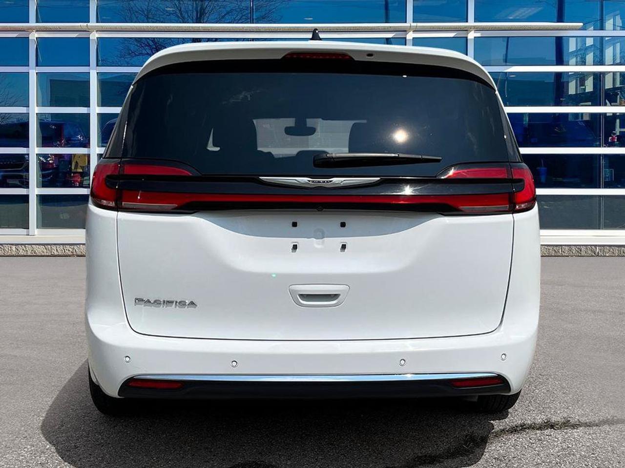 2025 Chrysler Pacifica Select | Fully Certified | Great Value | Low KMS | Ontario Vehicle | Great Shape | CarPlay | Android Photo