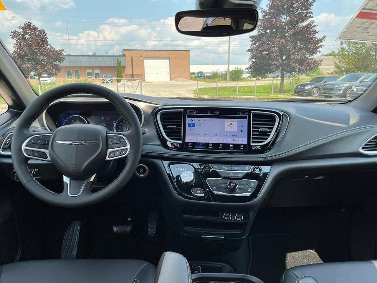 2025 Chrysler Pacifica Select | Fully Certified | Great Value | Low KMS | Ontario Vehicle | Great Shape | CarPlay | Android Photo