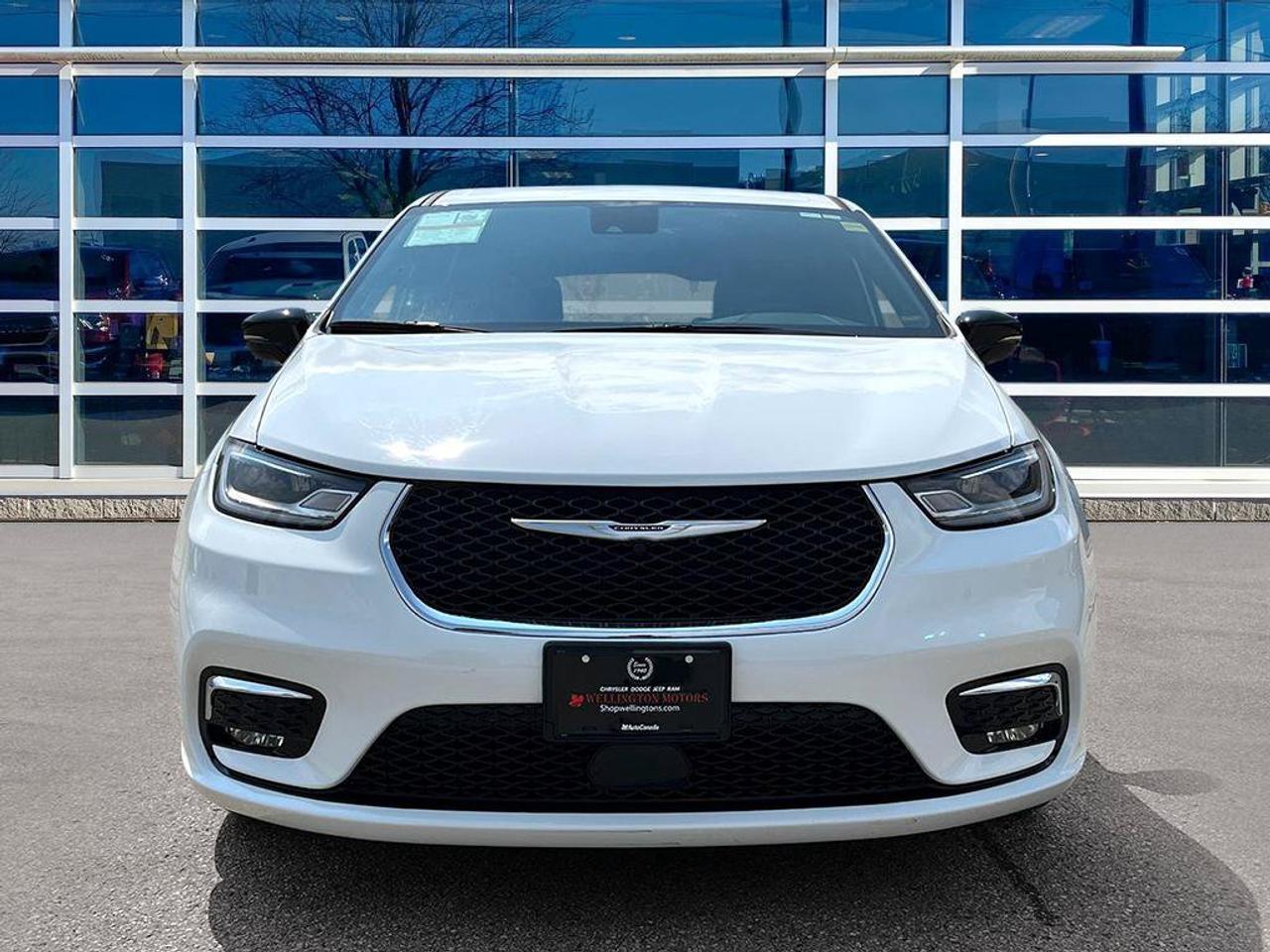 2025 Chrysler Pacifica Select | Fully Certified | Great Value | Low KMS | Ontario Vehicle | Great Shape | CarPlay | Android Photo