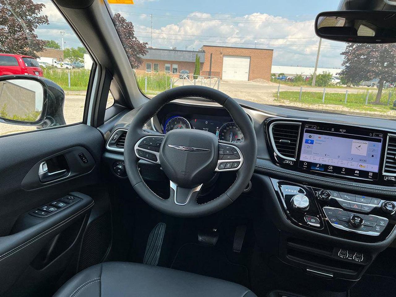 2025 Chrysler Pacifica Select | Fully Certified | Great Value | Low KMS | Ontario Vehicle | Great Shape | CarPlay | Android Photo