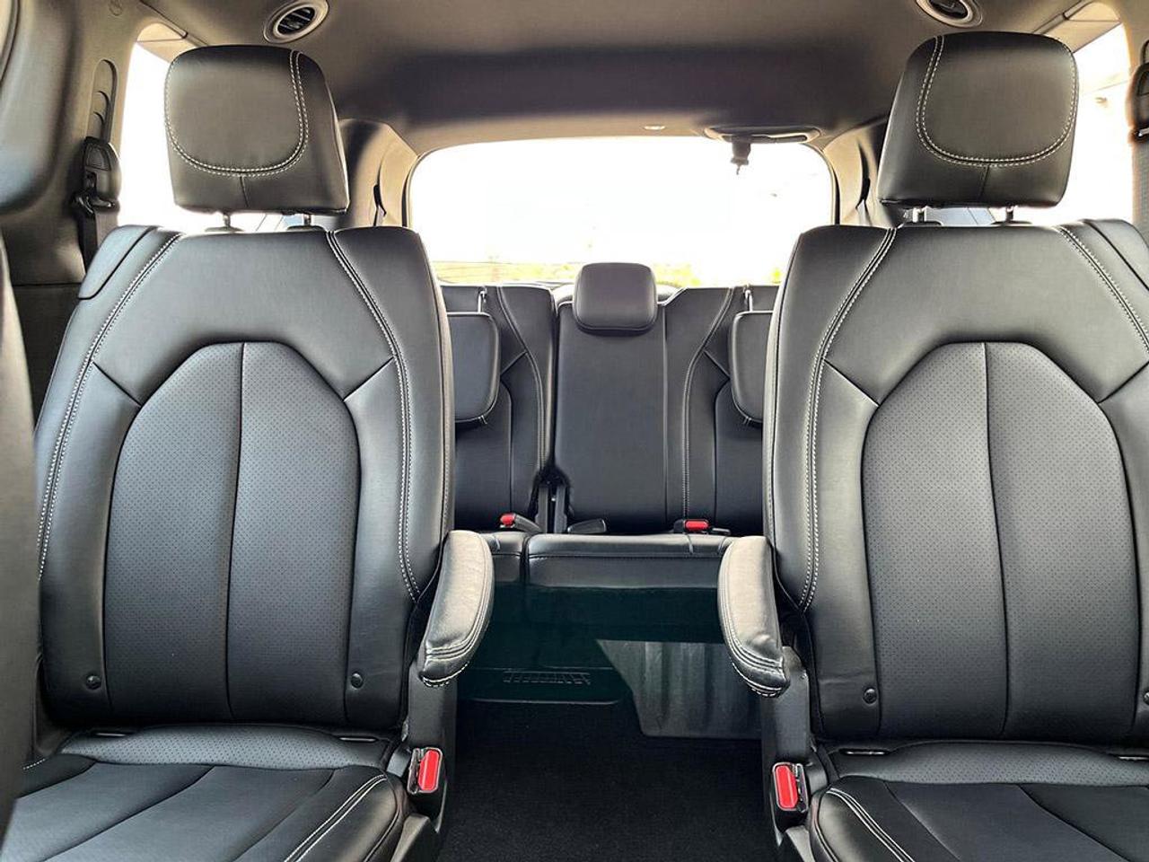 2025 Chrysler Pacifica Select | Fully Certified | Great Value | Low KMS | Ontario Vehicle | Great Shape | CarPlay | Android Photo
