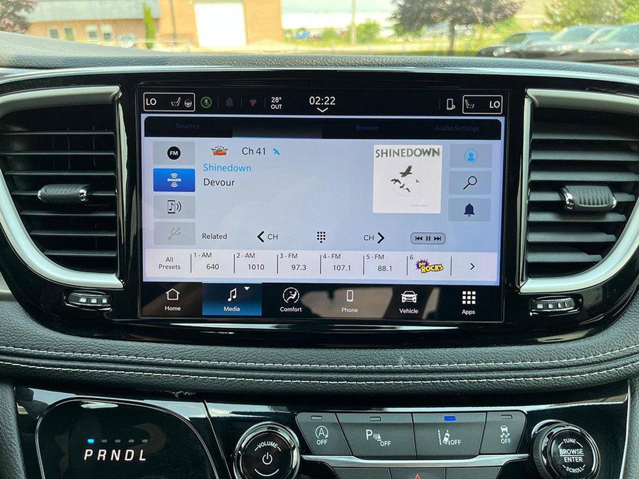 2025 Chrysler Pacifica Select | Fully Certified | Great Value | Low KMS | Ontario Vehicle | Great Shape | CarPlay | Android Photo