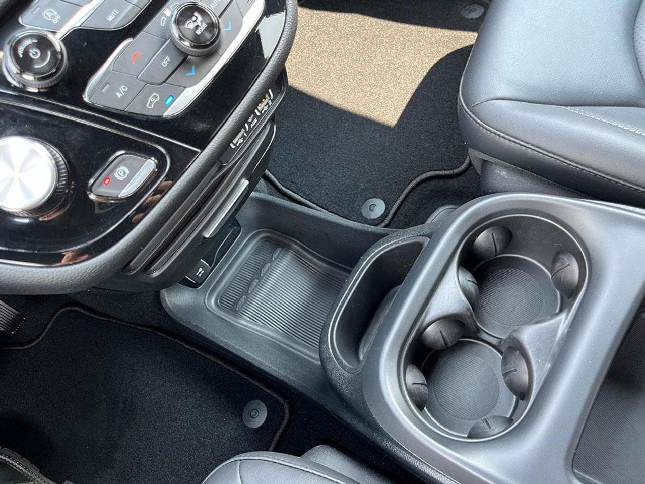 2025 Chrysler Pacifica Select | Fully Certified | Great Value | Low KMS | Ontario Vehicle | Great Shape | CarPlay | Android Photo