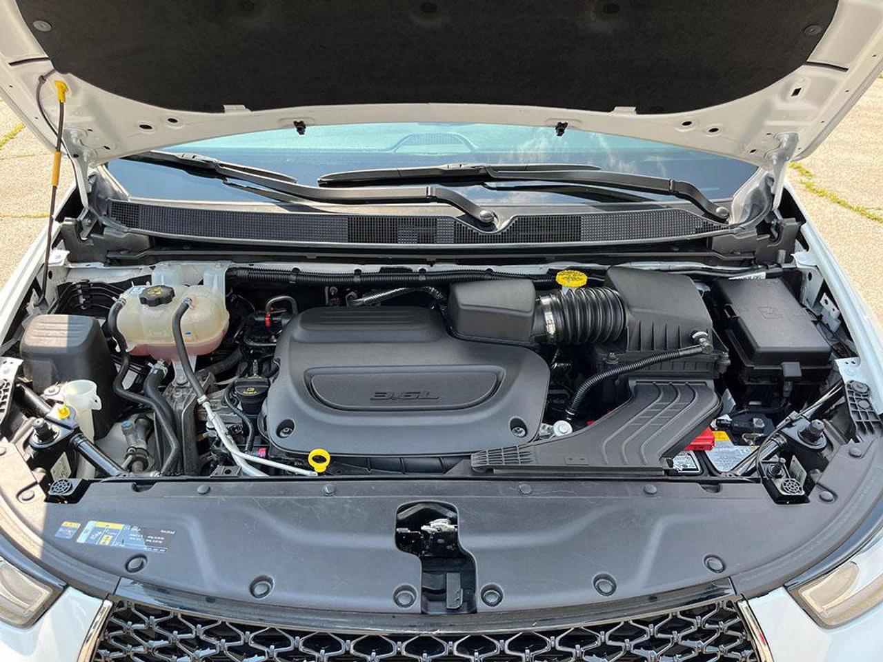 2025 Chrysler Pacifica Select | Fully Certified | Great Value | Low KMS | Ontario Vehicle | Great Shape | CarPlay | Android Photo