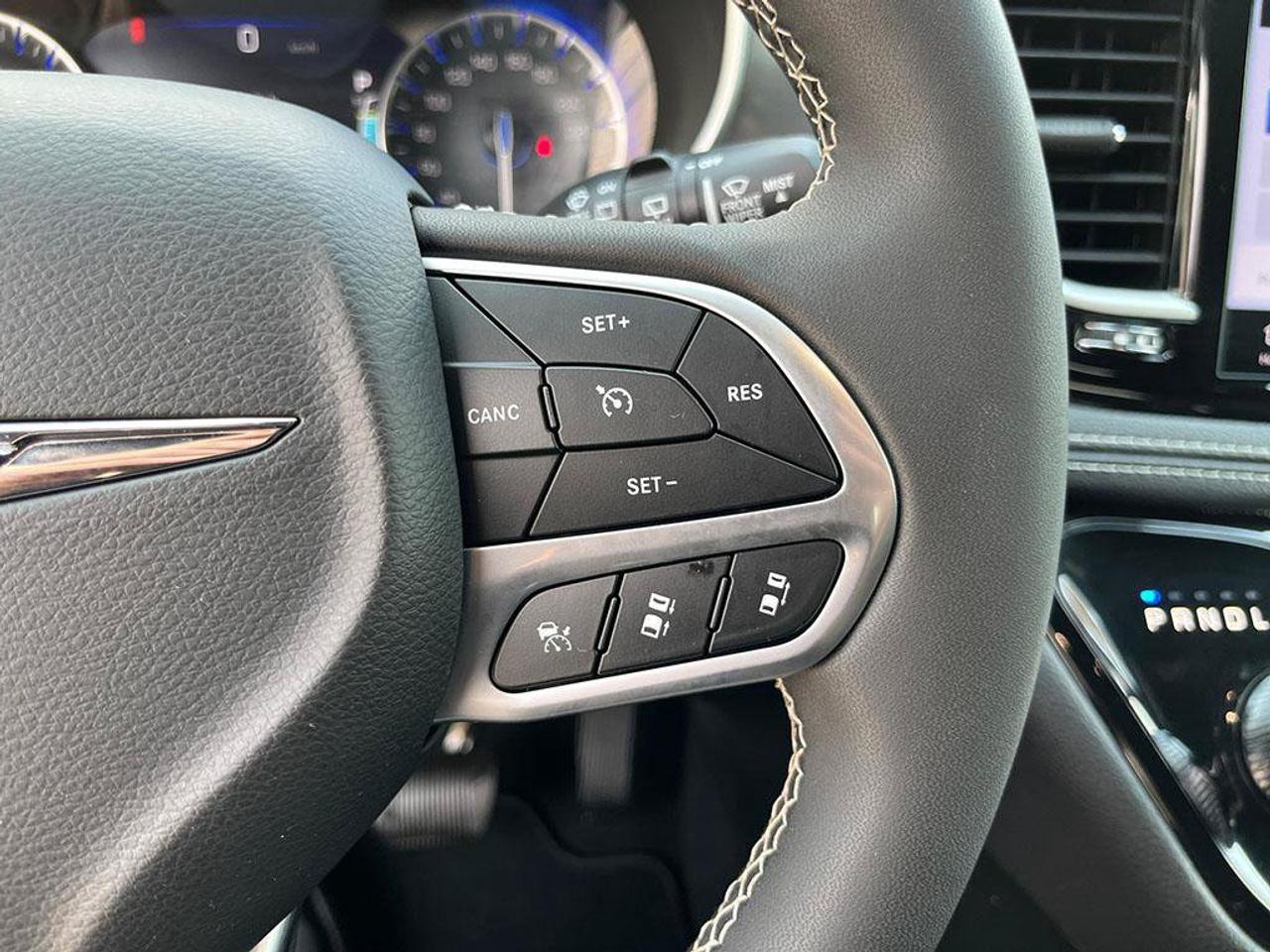 2025 Chrysler Pacifica Select | Fully Certified | Great Value | Low KMS | Ontario Vehicle | Great Shape | CarPlay | Android Photo