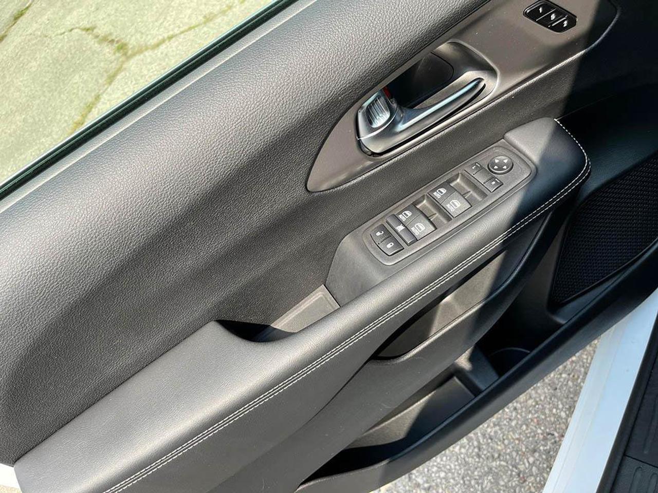 2025 Chrysler Pacifica Select | Fully Certified | Great Value | Low KMS | Ontario Vehicle | Great Shape | CarPlay | Android Photo