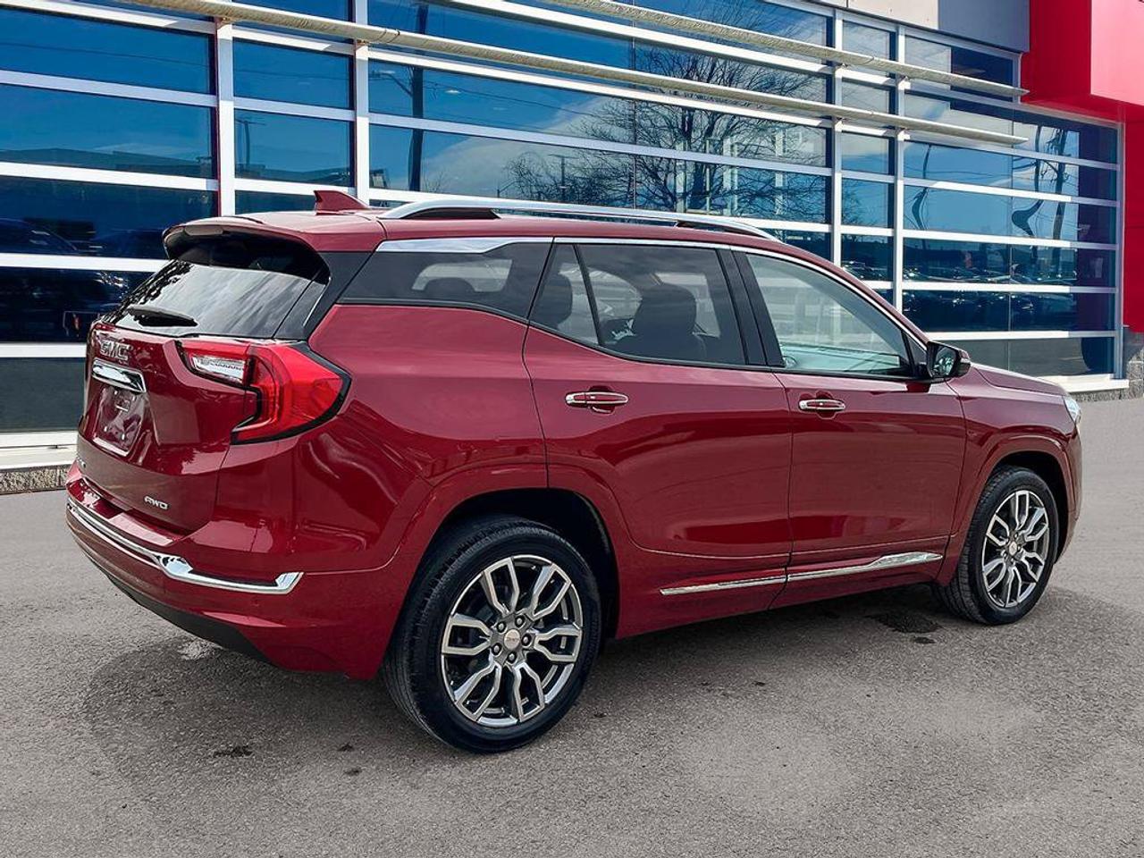 2024 GMC Terrain Denali AWD | Leather | Accident Free | Navigation | Ventilated Seats | Blind-Spot | Adaptive Cruise Photo4