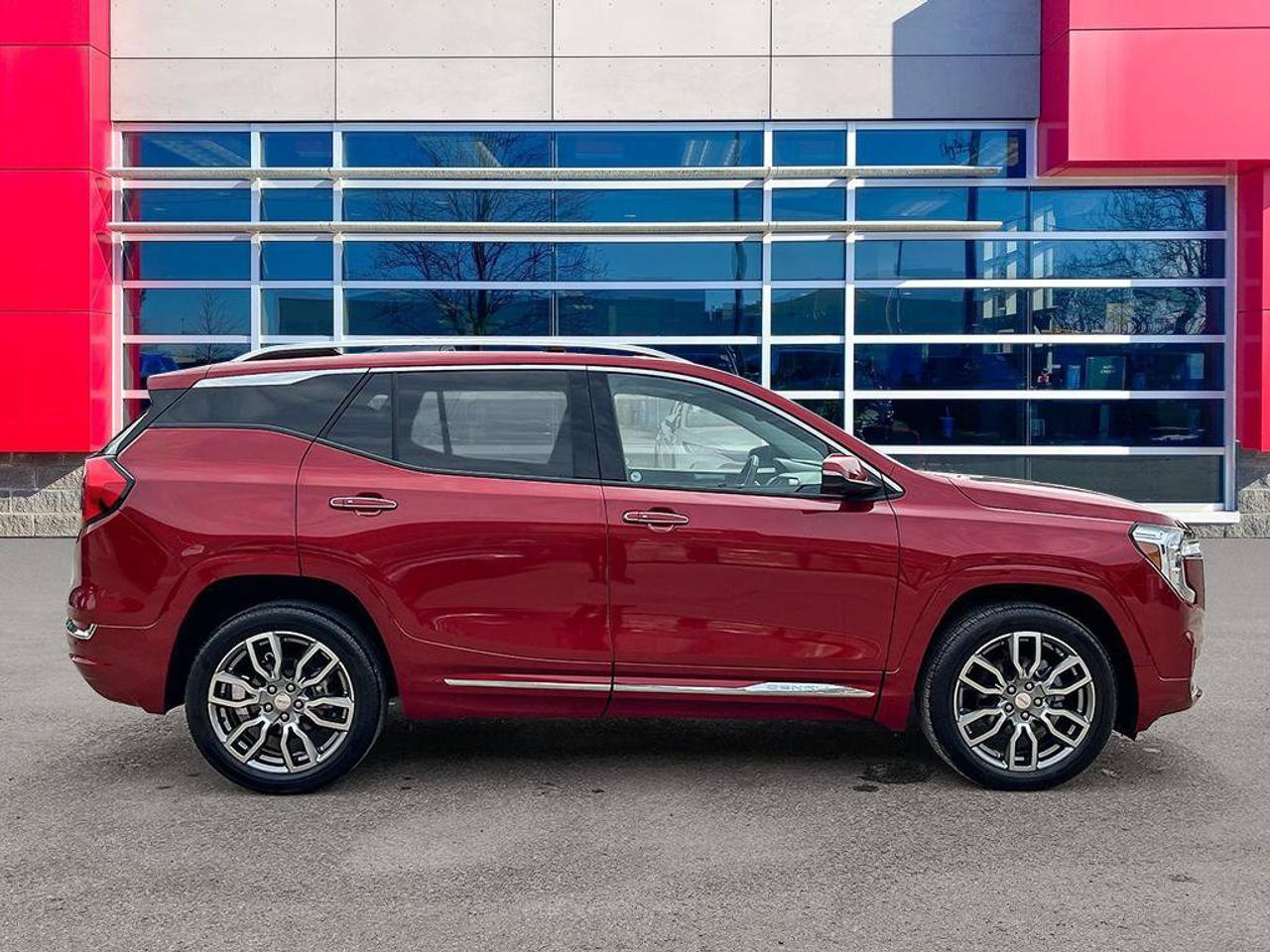 2024 GMC Terrain Denali AWD | Leather | Accident Free | Navigation | Ventilated Seats | Blind-Spot | Adaptive Cruise Photo