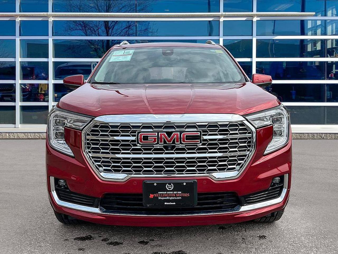 2024 GMC Terrain Denali AWD | Leather | Accident Free | Navigation | Ventilated Seats | Blind-Spot | Adaptive Cruise Photo