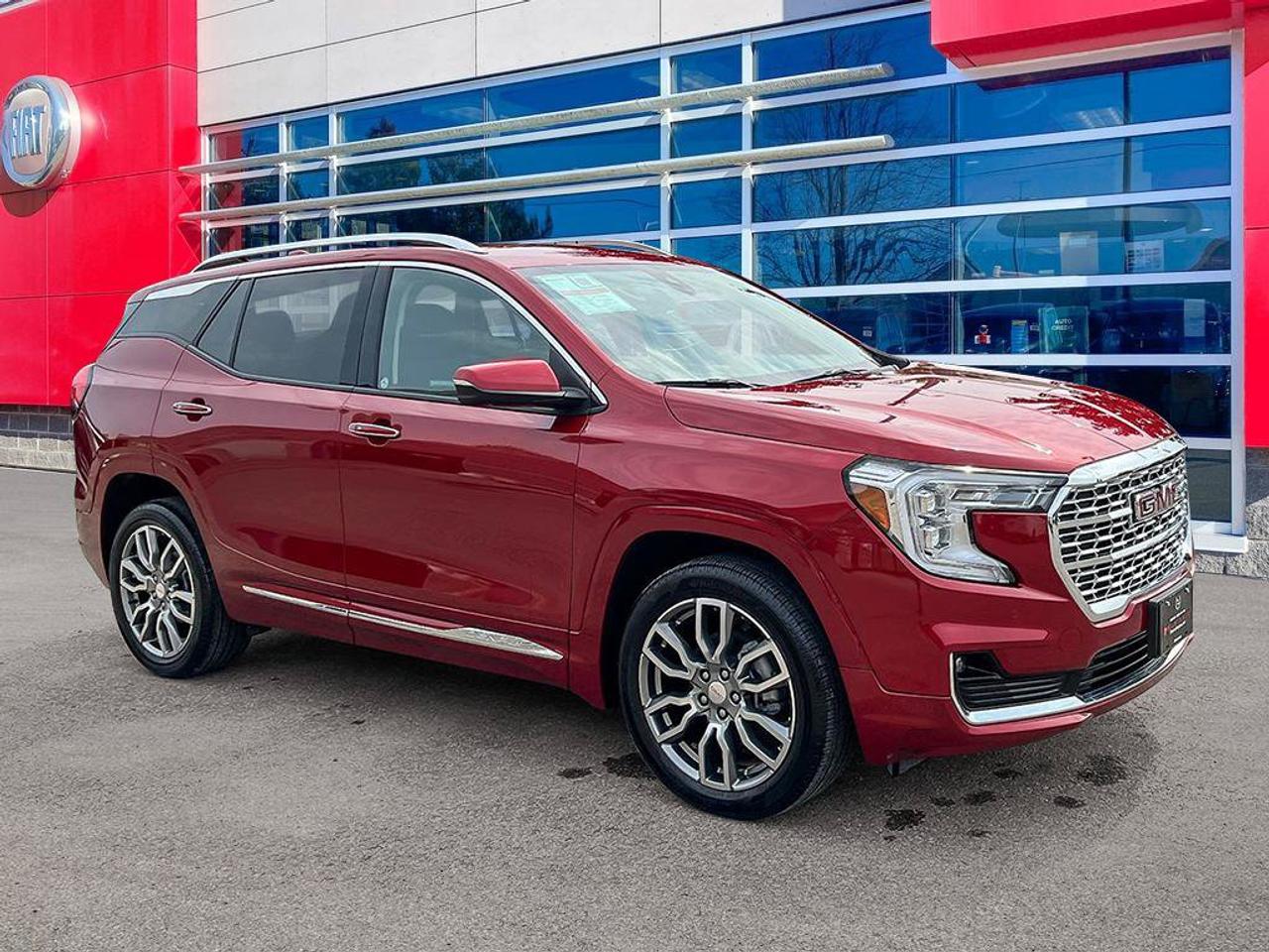 2024 GMC Terrain Denali AWD | Leather | Accident Free | Navigation | Ventilated Seats | Blind-Spot | Adaptive Cruise Photo