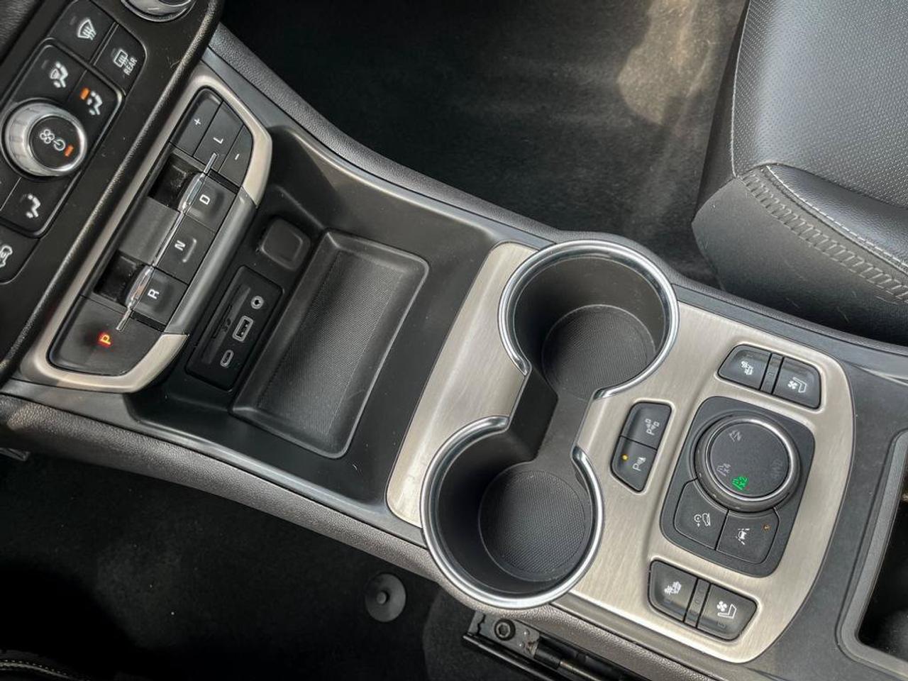 2024 GMC Terrain Denali AWD | Leather | Accident Free | Navigation | Ventilated Seats | Blind-Spot | Adaptive Cruise Photo