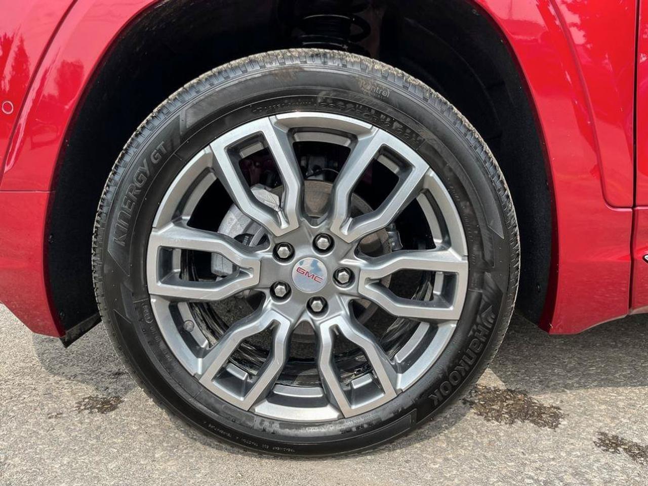 2024 GMC Terrain Denali AWD | Leather | Accident Free | Navigation | Ventilated Seats | Blind-Spot | Adaptive Cruise Photo